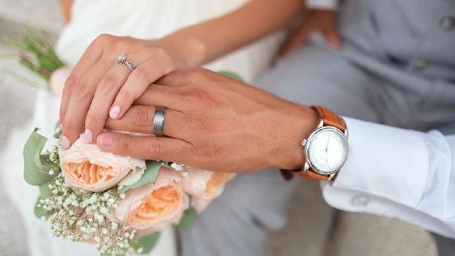 Heboh Pria Nikahi Ibu Temannya, Terpikat Saat Pertemuan Ortu Murid di Sekolah