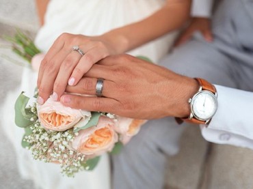 img-title Tren Nikah Muda Meningkat, Ini Pentingnya Kesehatan Seksual dalam Kehidupan Rumah Tangga