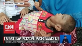 VIDEO: Balita Bertubuh Kaku Akhirnya Dibawa ke RS