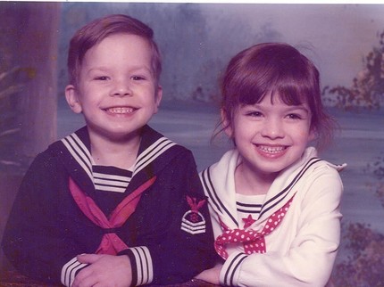 Foto Masa Kecil 6 Artis Dunia Dalam Rangka National Siblings Day