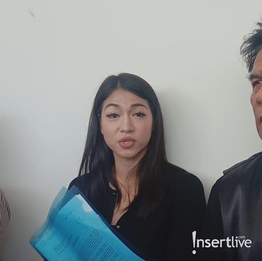 Perhatian Mantan Miss Indonesia untuk Steve Emmanuel