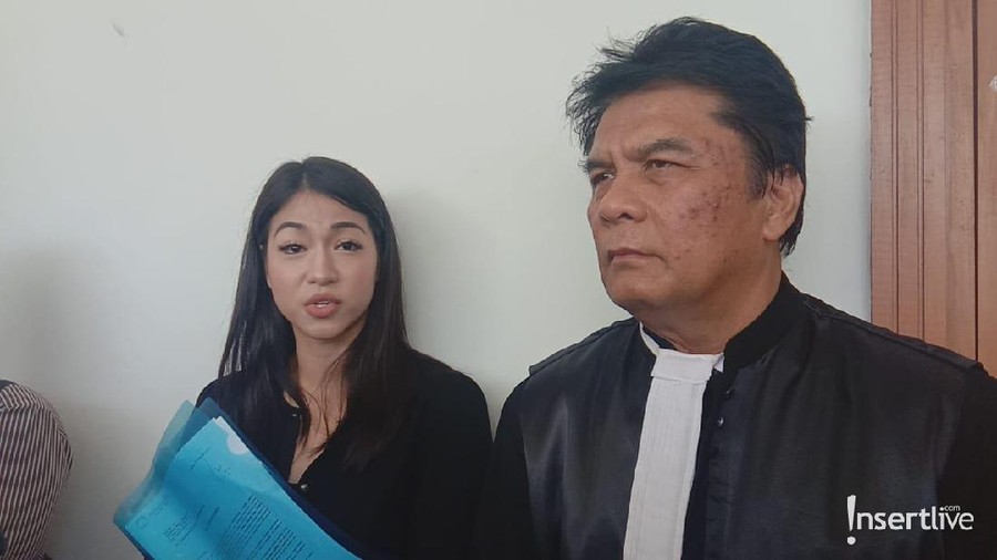 Kerenina Sunny tunjukan bentuk perhatiannya untuk Steve Emmanuel.