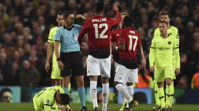Banyak strategi yang digunakan lawan untuk menghentikan Lionel Messi, mulai dari melakukan man marking dan berusaha merusak mental dengan bermain kasar.