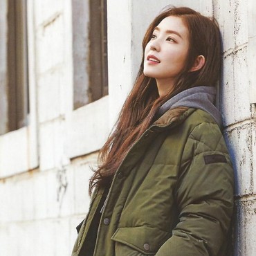 Cium 'Irene Red Velvet' di Pinggir Jalan, YouTuber Ini Dikecam ReVeluv