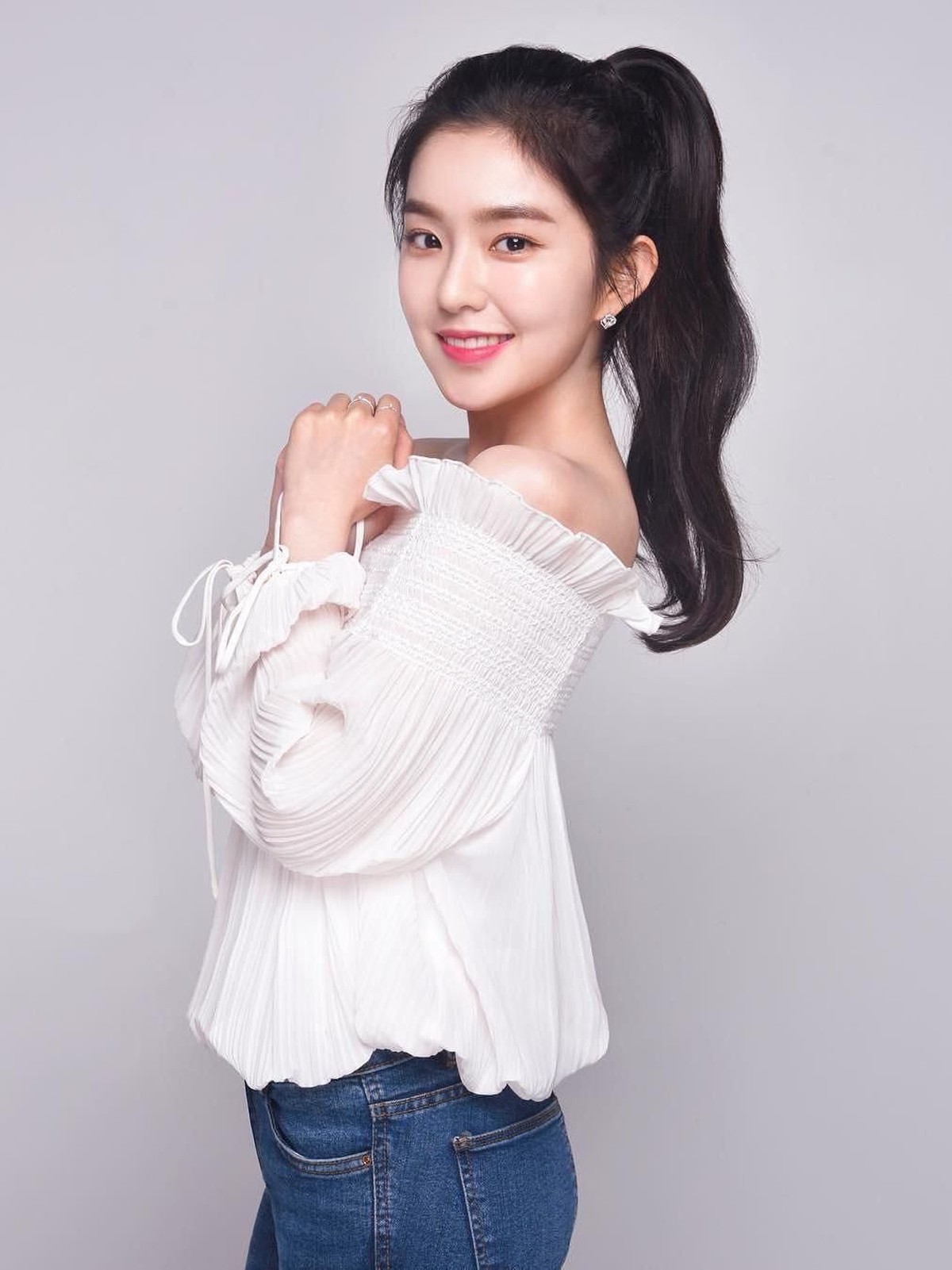 Red Velvet akan tampil di acara Konser Korean Wave 2019 yang diadakan Transmedia pada 27 April mendatang&period; Berikut potret cantik kelima membernya&period;