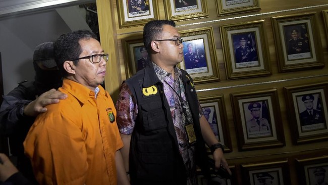 Ketua Umum PSSI Joko Driyono diancam hukuman pidana 13 tahun sembilan bulan penjara atas tiga pasal yang dikenakan kepadanya.