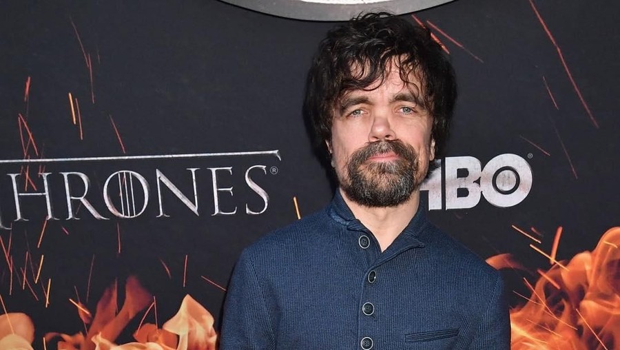 Masuk daftar artis serial TV dengan bayaran mahal Peter Dinklage adalah pemeran Tyron Lannister dalam serial Game OF Thrones.