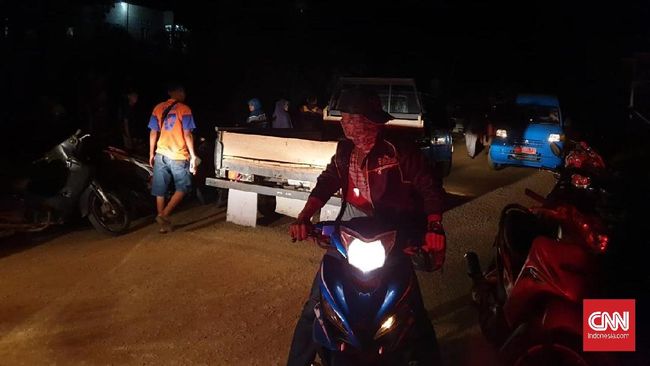 Gempa Sulteng, 500 Warga Taliabu di Maluku Utara Mengungsi Warga Pulau Taliabu, Maluku Utara, mengungsi ke wilayah perbukitan, Jumat (12/4), karena dampak gempa 6,9 SR yang mengguncang Sulteng sampai ke kabupaten itu.