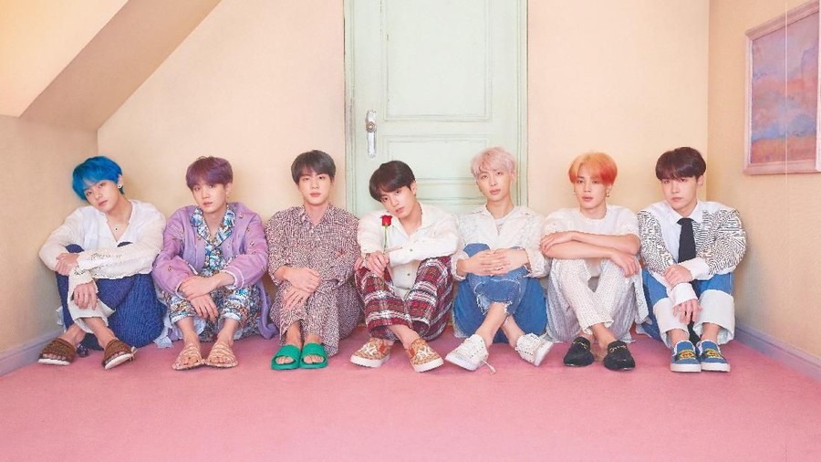 Selain Halsey, BTS Juga Berkolaborasi dengan Ed Sheeran Setelah Helsey, BTS juga akan berkolaborasi dengan Ed Sheeran.