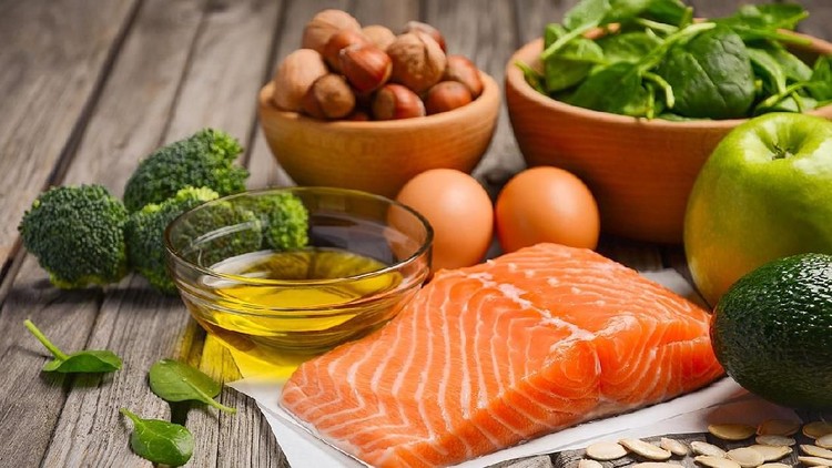 Bunda sering mengalami emosi yang enggak stabil pascapersalinan? Coba redakan dengan empat makanan berikut.
