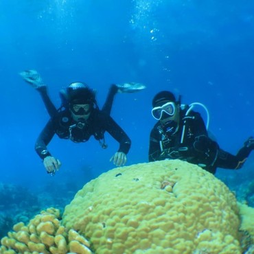 Keseruan Marshall Sastra & Syamsir Alam Selami Lautan Anambas