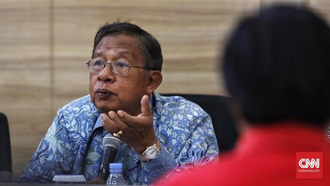 Menteri Koordinator Perekonomian Darmin Nasution menegaskan Keputusan Menteri Perhubungan terkait tarif batas atas harga tiket pesawat tak melanggar aturan.