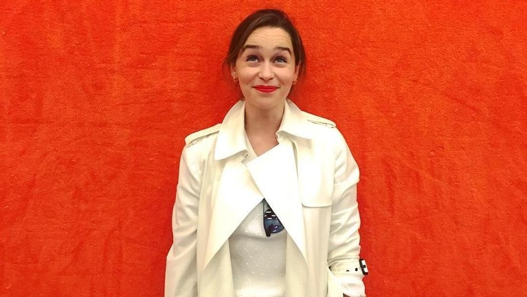 Karakter Daenerys Targaryen dalam film serial Game Of Thrones diperankan oleh aktris bernama Emilia Clarke. Berikut ini deretan potret kece Emilia Clarke.