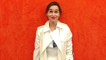 img-title Emilia Clarke Tertekan Bahas Adegan Bugilnya di Game Of Thrones