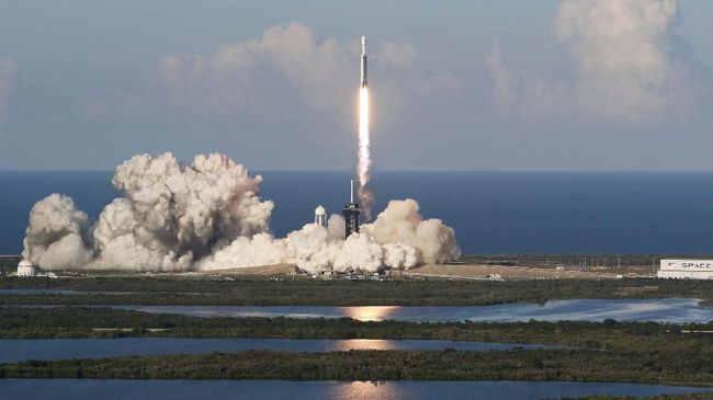 Satelit Internet SpaceX Bisa Diakses Tahun Depan