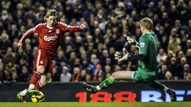 Striker veteran asal Spanyol, Fernando Torres, mengaku rindu momen bermain dalam satu tim bersama legenda Liverpool, Steven Gerrard.