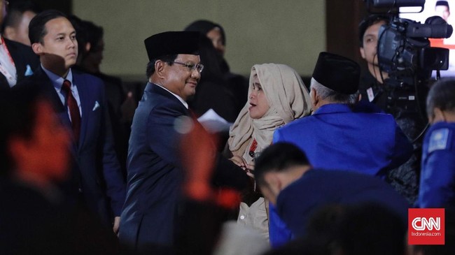 Anggota BPN Neno Warisman mengajak pendukung takbiran seperti takbir yang dikumandangkan umat muslim menyabut Idul Fitri usai Prabowo-Sandi deklarasi menang.
