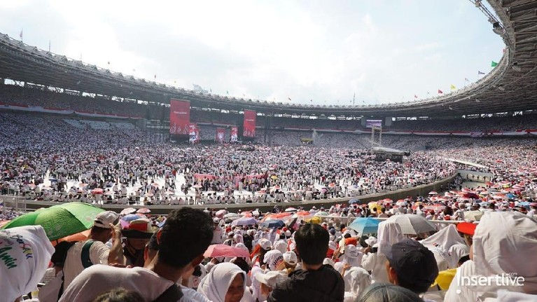 Konser Putih Bersatu adalah kampanye akbar dari calon presiden Jokowi-Ma'ruf Amin. Konser itu pun dimeriahkan oleh banyak artis ibu kota.