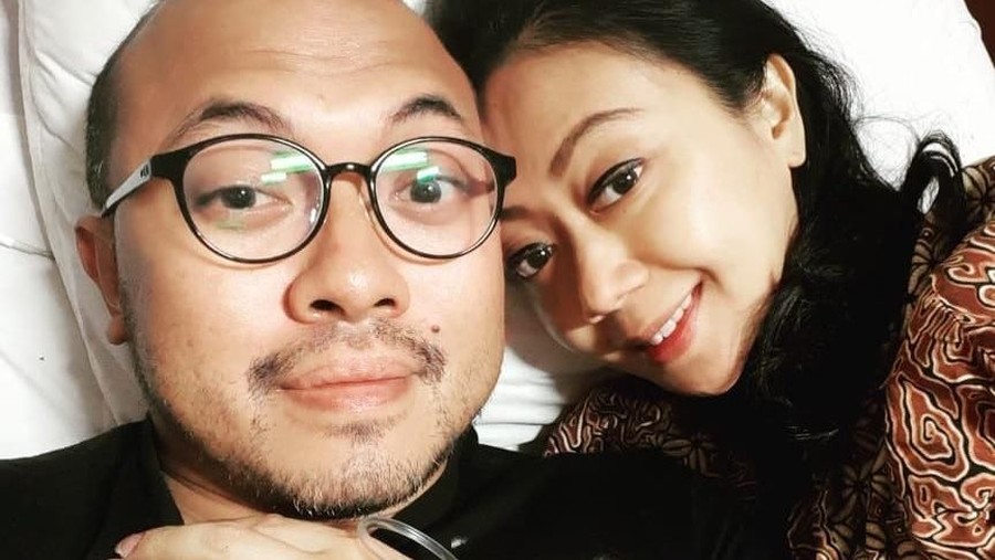 Suami Asri Welas, Galih, membeberkan kondisi terkini sang istri yang harus menjalani persalinan dalam waktu dekat.