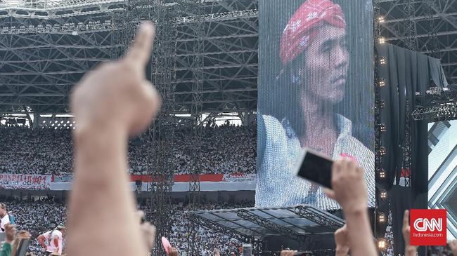 Kaka 'Slank' mengaku membawakan selawat berduet dengan Hadad Alwi khusus untuk kampanye akbar Jokowi-Ma'ruf Amin, 'Konser Putih Bersatu'.