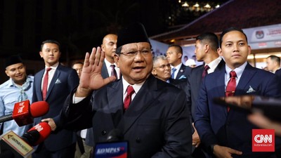 Bakal calon presiden Prabowo Subianto membela Gibran Rakabuming yang dianggap banyak pihak sebagai penerus dinasti politik Presiden Jokowi.