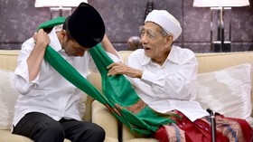 Mbah Moen, Kiai yang Diperebutkan di Pilpres 2019