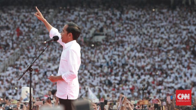 Ekonom menilai kegemaran Jokowi menebarkan kartu-kartu bansos berbuah manis. Hasil hitung cepat (quick count) sukses mengunggulkan Jokowi-Ma'ruf.