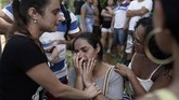 FOTO: Bangunan Runtuh di Rio de Janeiro Telan Korban Bangunan runtuh di Rio de Janeiro, Brasil menelan dua korban meninggal. Insiden itu mengungkap sepak terjang milisi yang menguasai lahan.