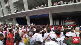 Stadion GBK Penuh, Massa Jokowi Masih Tertahan di Luar