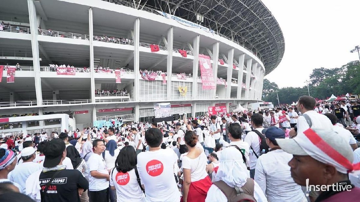 Konser Putih Bersatu adalah kampanye akbar dari calon presiden Jokowi-Ma'ruf Amin&period; Konser itu pun dimeriahkan oleh banyak artis ibu kota&period;