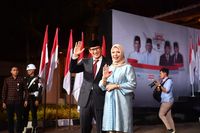Konsisten, Istri Sandiaga Uno Pakai Baju Biru Lagi di Debat Capres Terakhir Andi&nbsp;Video