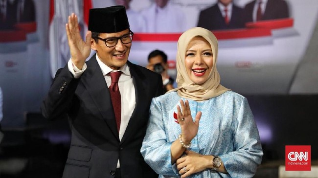 Datang tanpa Prabowo, calon wakil presiden nomor urut 02 Sandiaga Uno mengisyaratkan persiapannya untuk debat terakhir Pilpres 2019 berjalan lancar.
