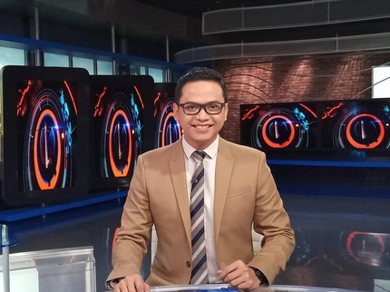 Dukungan Orang Tua Bagi Karier Moderator Debat Tomy Ristanto