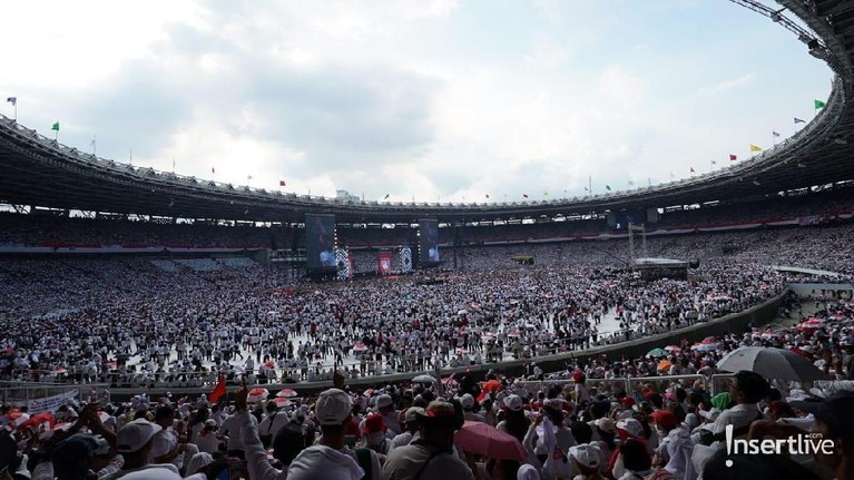 Konser Putih Bersatu adalah kampanye akbar dari calon presiden Jokowi-Ma'ruf Amin. Konser itu pun dimeriahkan oleh banyak artis ibu kota.