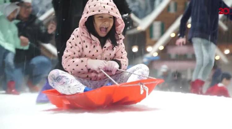 Keseruan Anak Kepo Main Wahana Salju di Trans Snow World 