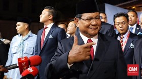H-1 Pemilu: Prabowo Resmikan Masjid, Jokowi Buka Halal Park
