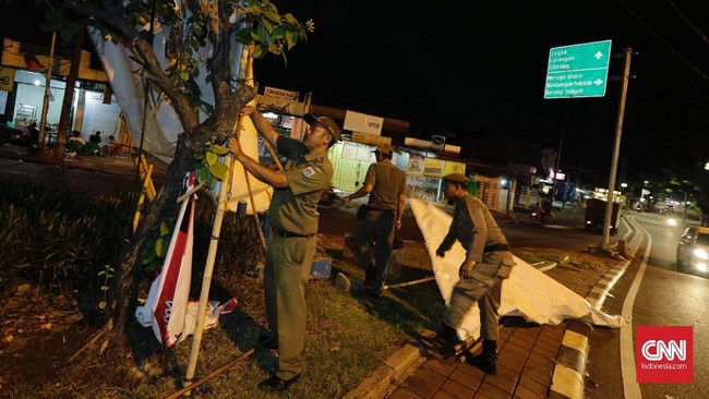 Satpol PP akan menyimpan alat peraga kampanye selama satu pekan untuk kemudian dimusnahkan, atau dibawa pulang oleh parpol.