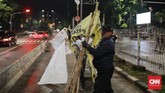 FOTO: Bersih-bersih Wajah Kota dari Spanduk Kampanye Pemilu 2019 memasuki masa tenang atau ketika spanduk dan baligo-baligo kampanye mulai dibersihkan dari pemandangan.