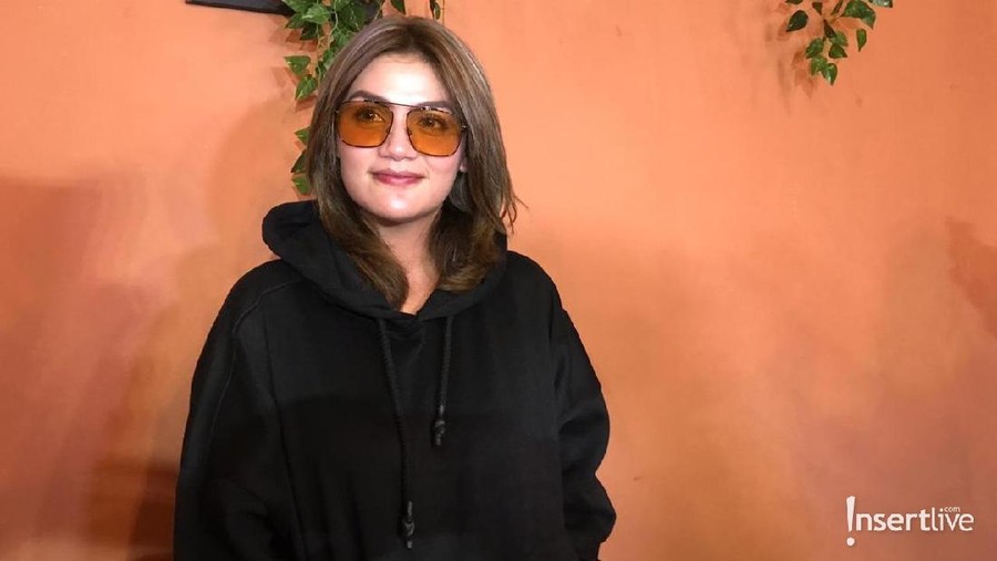 Hilda Vitria ikut mengomentari dugaan video asusila yang menyeret nama Kriss Hatta.