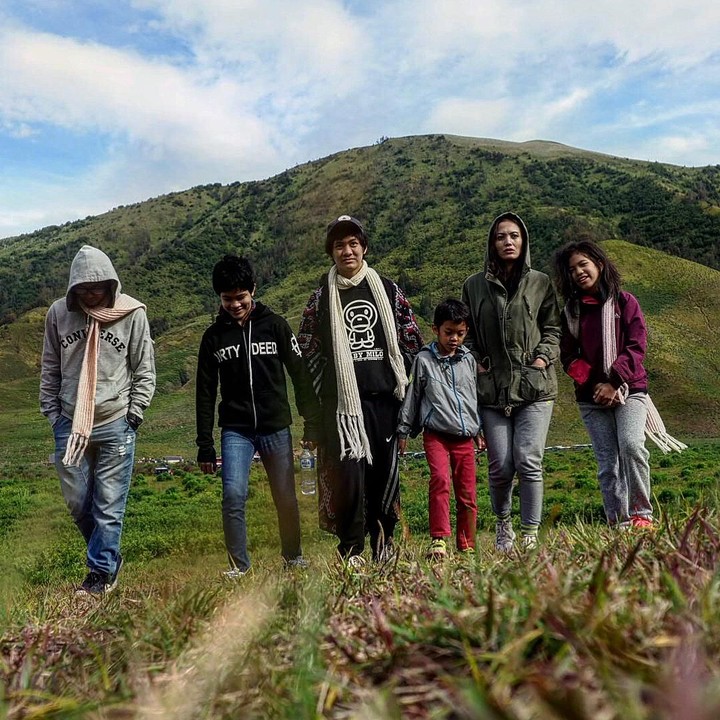 Dari pernikahannya dengan Ony Seroja Hafiedz pada tahun 2001, Ridho 'Slank' dikaruniai 4 orang anak, Marco Maliq Hafiedz, Omar Hakeem Hafiedz, Stella Aisha Hafiedz, dan Alvaro Risjad Hafiedz. (Foto: Instagram @ridho_hafiedz)
