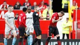 FOTO: Pogba Antar Man United Geser Arsenal di Liga Inggris Manchester United menang 2-1 atas West Ham United di Old Trafford dalam laga Liga Primer Inggris, Sabtu (13/4), berkat dua gol Paul Pogba.