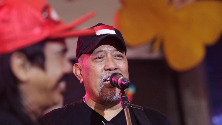 Orkes Moral Pengantar Minum Racun (OM PMR) dan Indro 'Warkop'