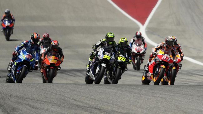 MotoGP Austin 2019 CORRECTS TO RINS OF SPAIN NOT AUSTRALIA - Marc Marquez (93), of Spain, leads through a turn at the Grand Prix of the Americas motorcycle race at the Circuit of the Americas, Sunday, April 14, 2019, in Austin, Texas. Marquez crashed and did not finish the race. Alex Rins (42), also of Spain, won the race. (AP Photo/Eric Gay)