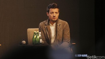 KARIER JEREMY RENNER