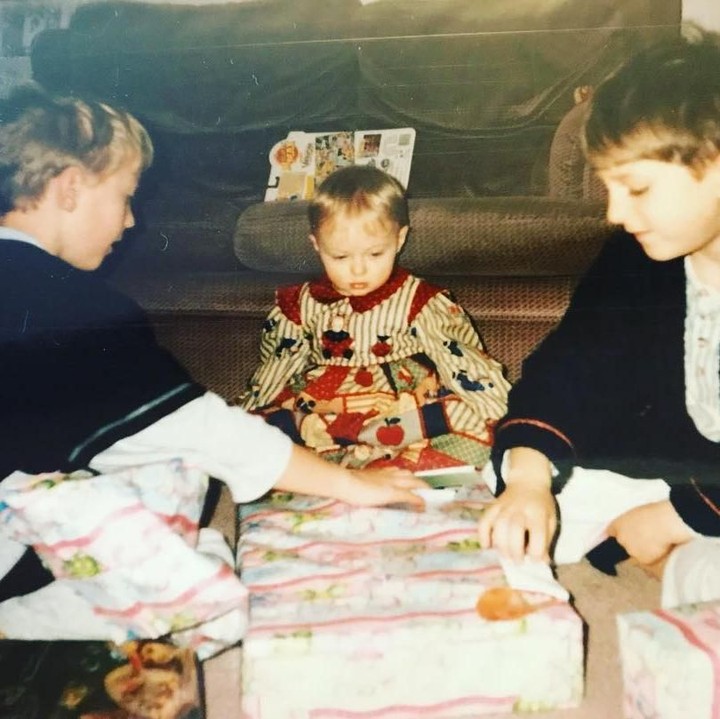 <p>Sebagai anak bontot dan perempuan satu-satunya, pastinya Sophie Turner paling disayang oleh kedua kakak laki-lakinya. (Foto: Instagram @sophiet)</p>