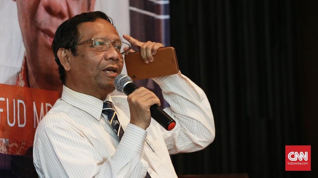 Mahfud MD enggan mengelaborasi klaim dia soal tak ada pelanggaran HAM di era Jokowi. Dia pun enggan menjawab soal dugaan aparat represif di Tamansari