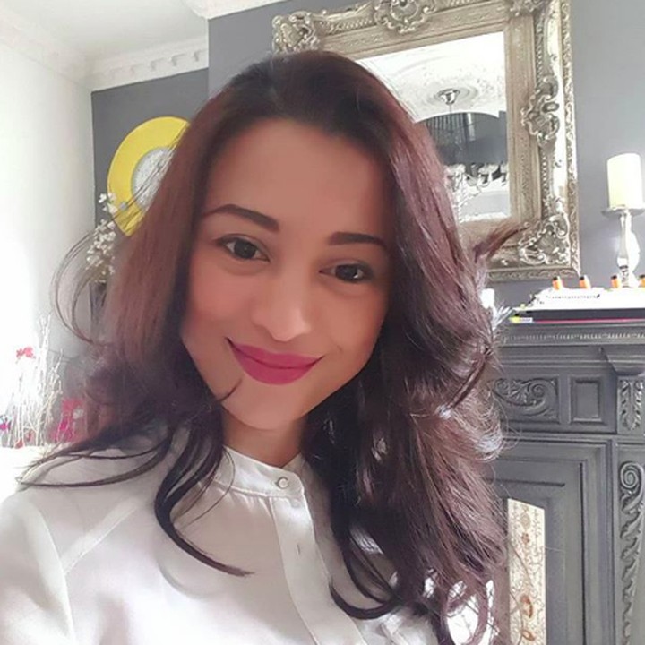 <p>Walau enggak pamer jari tinta ungu, Angie 'Virgin', bunda seleb yang tinggal di London ini juga berpartisipasi <a href="https://news.detik.com/berita/d-4510586/cerita-mahasiswa-ri-di-marseille-rela-antre-10-jam-demi-nyoblos-pemilu-2019" target="_blank">pemilu 2019</a>. Angie sempat curhat kalau ia harus antri dua jam sebelum nyoblos. Nah, buat Bunda yang tinggal di dalam negeri jangan lupa untuk memilih ya pada 17 April nanti. (Foto: Instagram @angievirgin)</p>