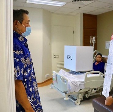 Ani Yudhoyono Nyoblos di Rumah Sakit di Singapura