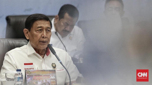 Wiranto meminta aparat keamanan dan pemerintah daerah memasang mata dan telinga terhadap potensi gangguan pemilu.