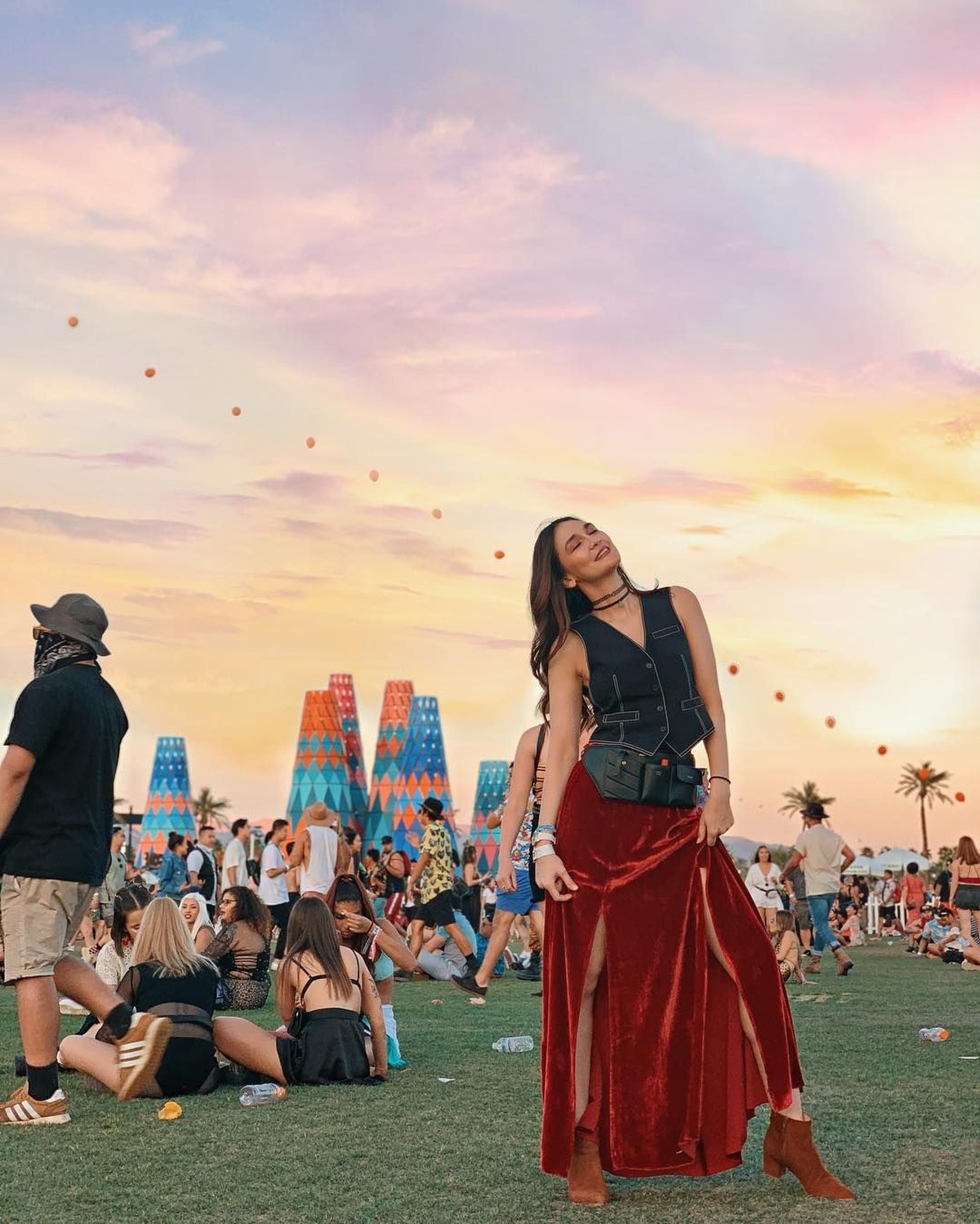 Coachella 2019 masih berlangsung hingga hari ini&period; Acara musik bergengsi itu dibanjiri para seleb yang hadir dengan gaya super kece&period; Ini dia gaya keren mereka&period;